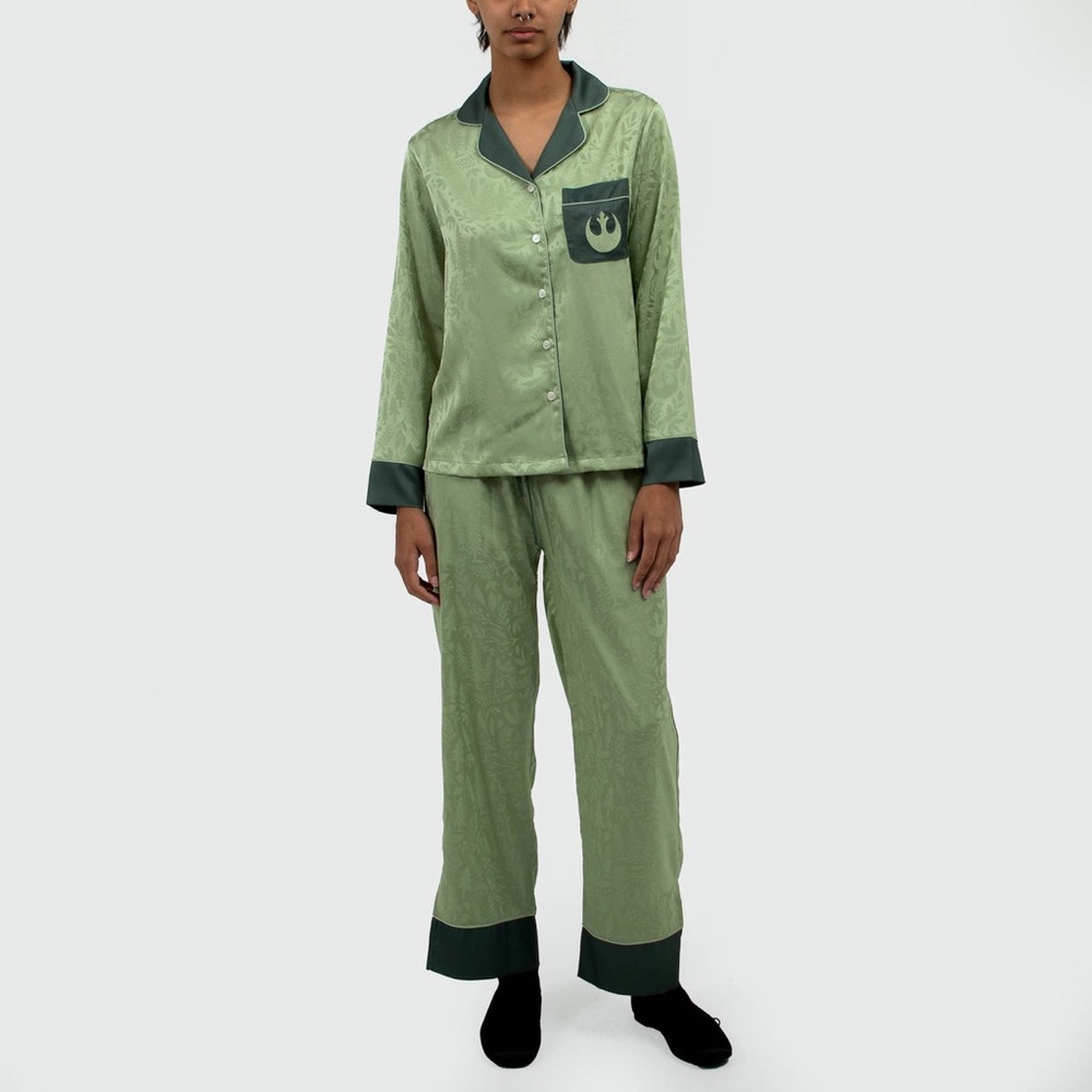 NWT Women’s Heroes & Villains Star Wars Leia Satin Pajama Set Green Size XL
